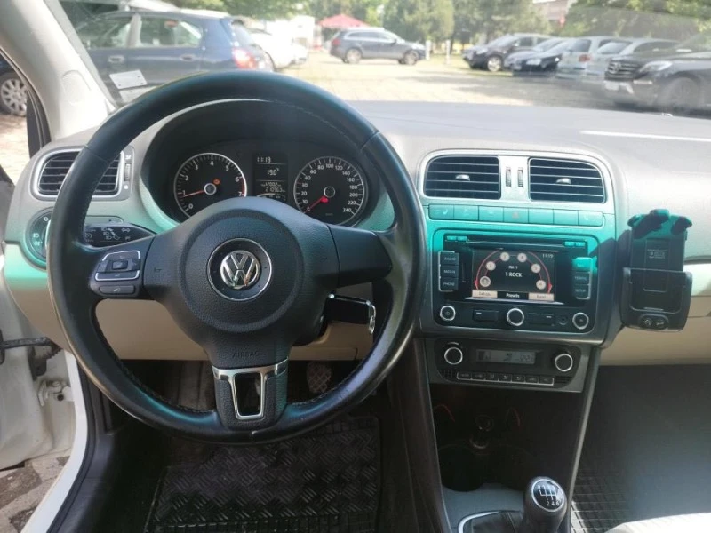 VW Polo, снимка 5 - Автомобили и джипове - 46603767