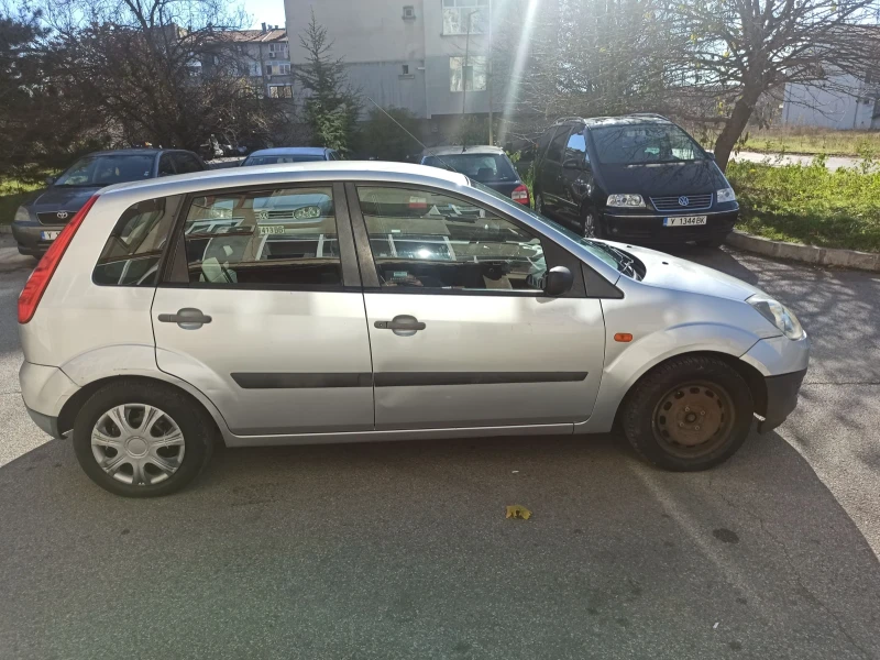 Ford Fiesta 1.3, снимка 4 - Автомобили и джипове - 48099463