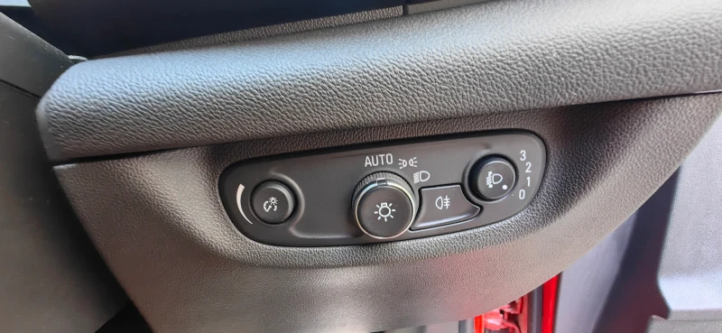 Opel Insignia 1.5 турбо, снимка 15 - Автомобили и джипове - 52598492