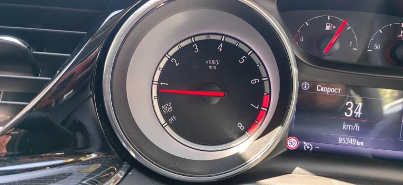 Opel Insignia 1.5 турбо, снимка 9 - Автомобили и джипове - 52598492