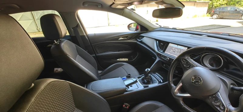 Opel Insignia 1.5 турбо, снимка 16 - Автомобили и джипове - 52598492