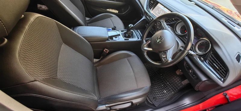 Opel Insignia 1.5 турбо, снимка 12 - Автомобили и джипове - 52598492