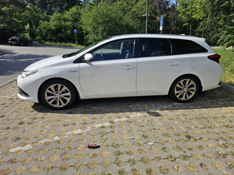 Toyota Auris HSD HIGH Plus (Chic Xtra), снимка 5 - Автомобили и джипове - 52523650