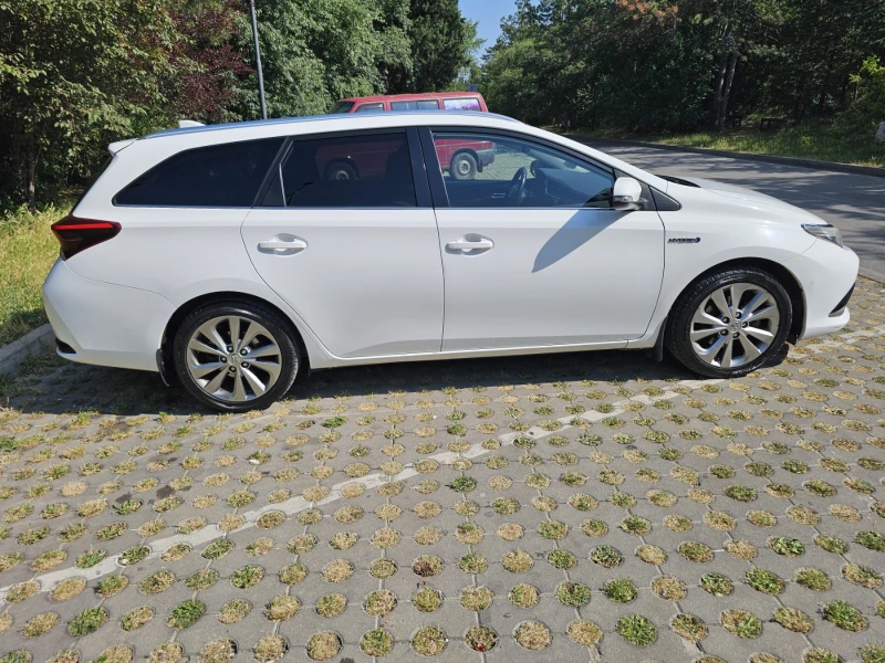 Toyota Auris HSD HIGH Plus (Chic Xtra), снимка 4 - Автомобили и джипове - 52523650
