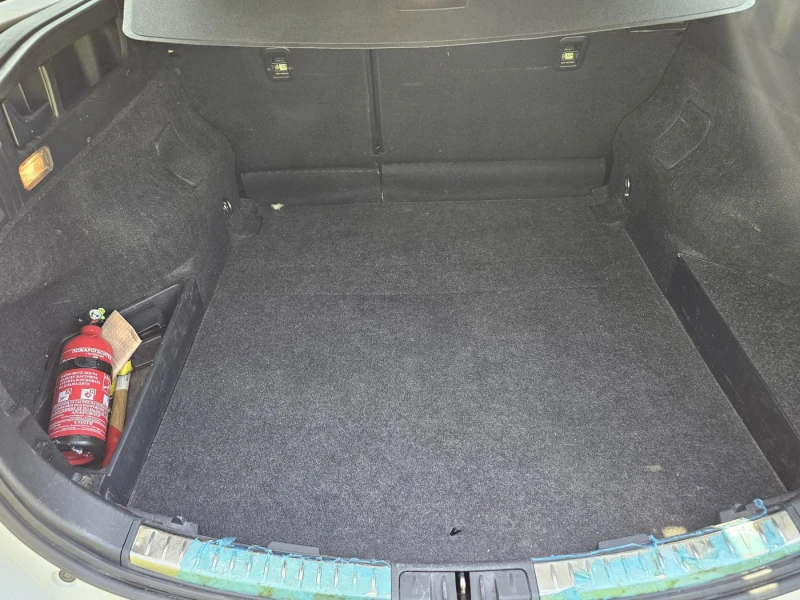 Toyota Auris HSD HIGH Plus (Chic Xtra), снимка 16 - Автомобили и джипове - 52523650