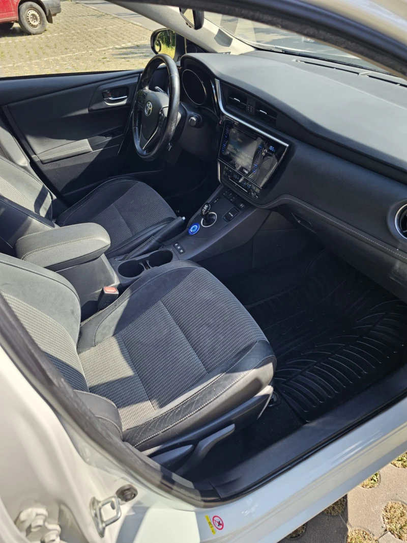 Toyota Auris HSD HIGH Plus (Chic Xtra), снимка 13 - Автомобили и джипове - 52523650