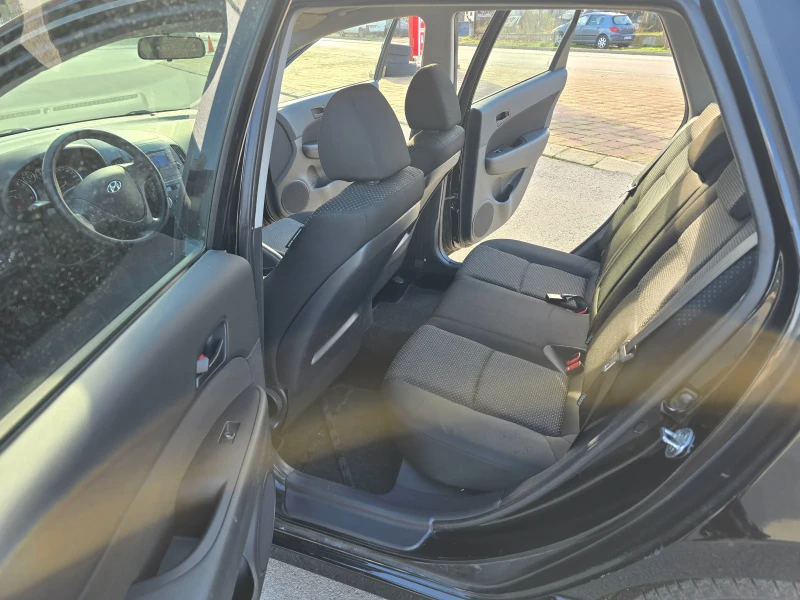 Hyundai I30 1.6, снимка 6 - Автомобили и джипове - 52502135