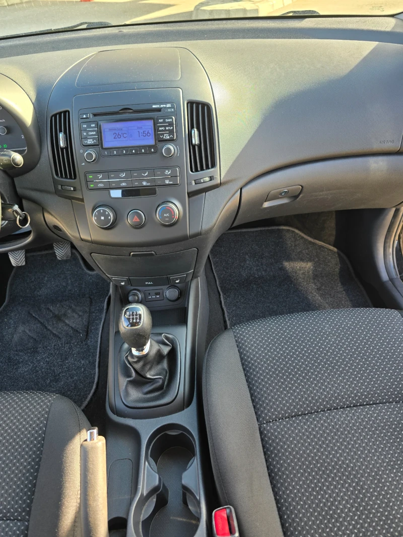 Hyundai I30 1.6, снимка 9 - Автомобили и джипове - 52502135