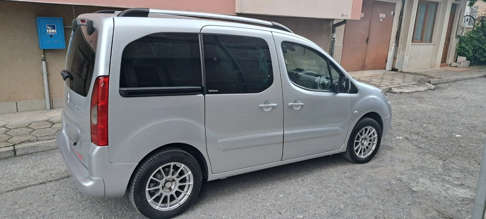 Citroen Berlingo 1.6 90кс Navi - изображение 5