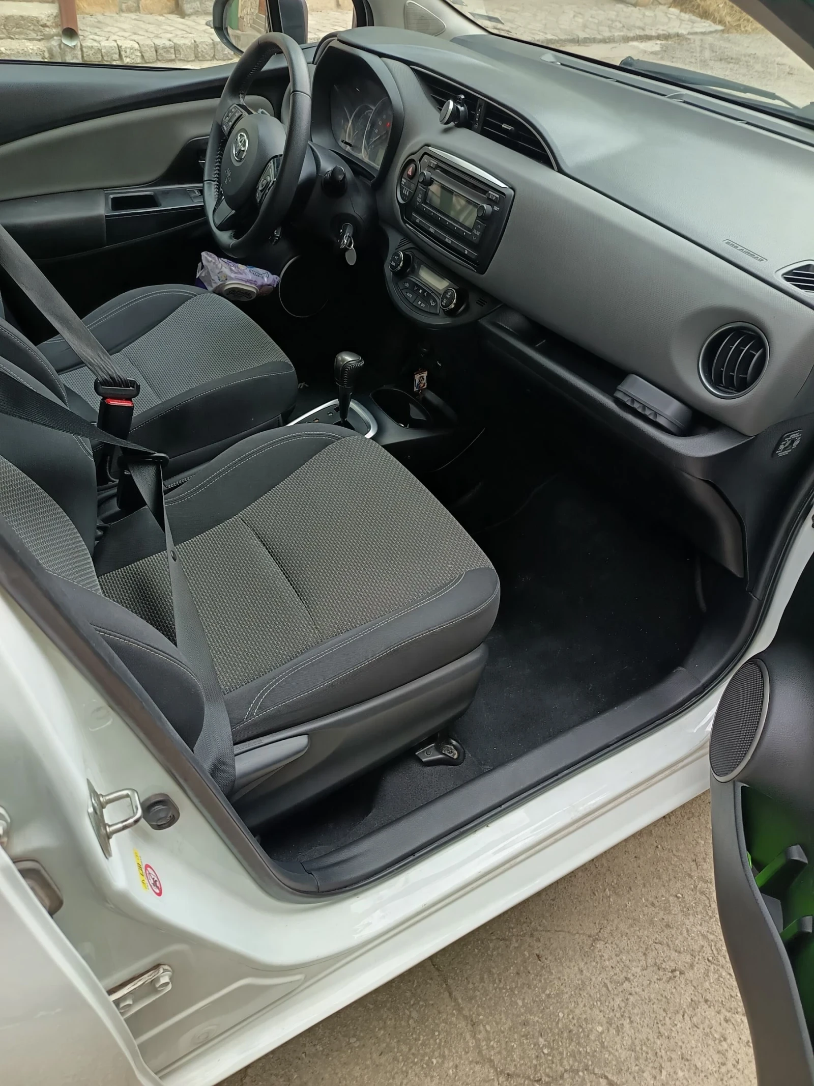 Toyota Yaris  - изображение 7