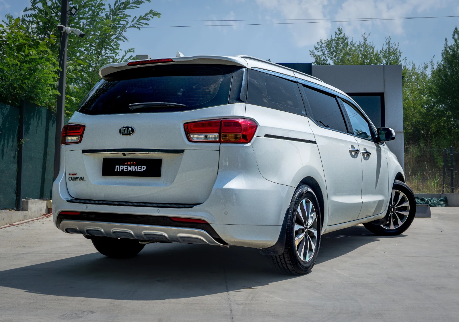 Kia Carnival 2.2 CRDi-9 МЕСТЕН-РЕАЛНИ КИЛОМЕТРИ-6М ГАРАНЦИЯ! - изображение 6