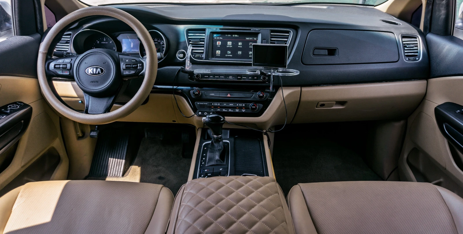 Kia Carnival 2.2 CRDi-9 МЕСТЕН-РЕАЛНИ КИЛОМЕТРИ-6М ГАРАНЦИЯ! - изображение 10