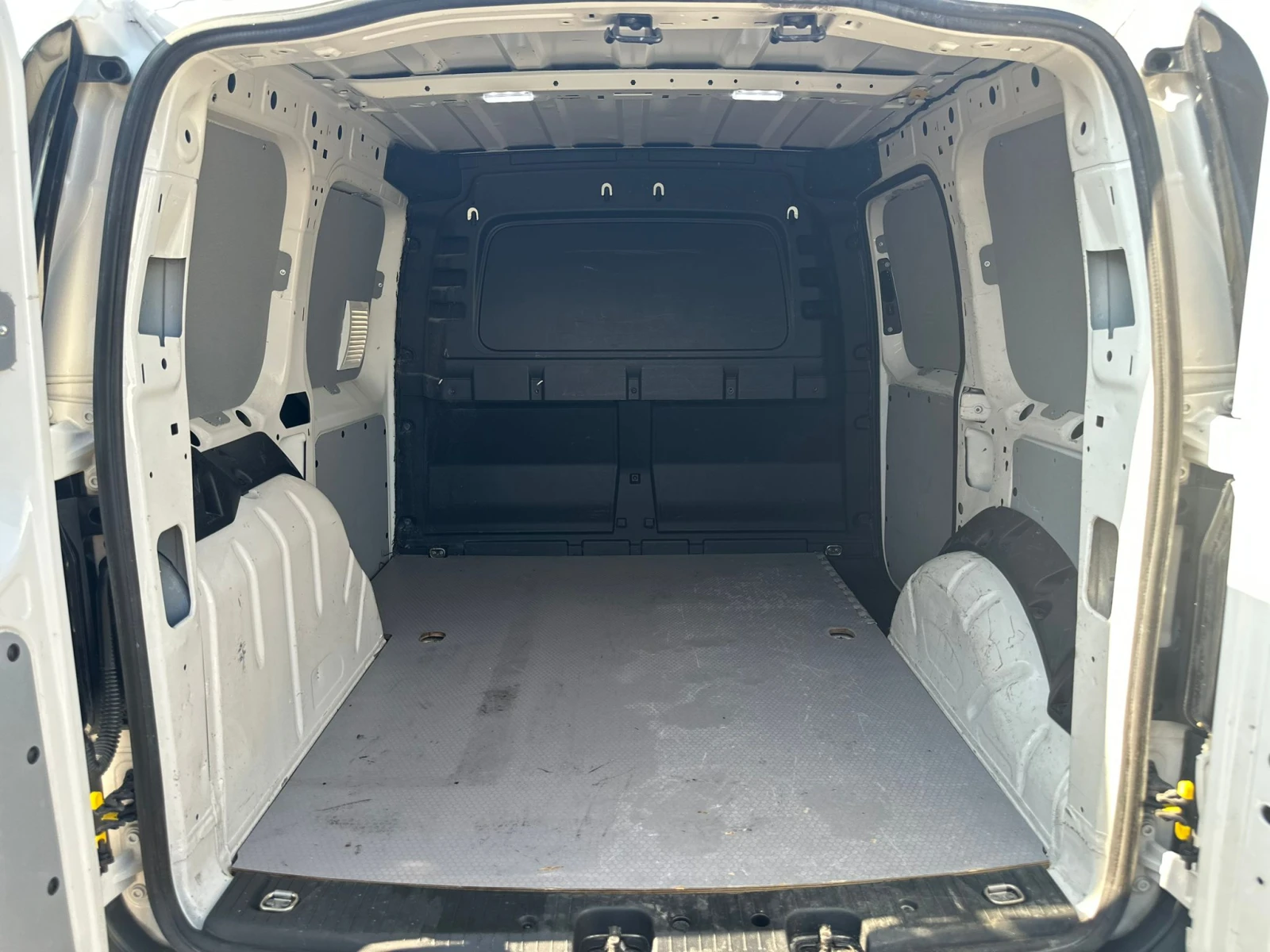 VW Caddy / 2.0 TDI / EURO 6 / TOP / - изображение 9