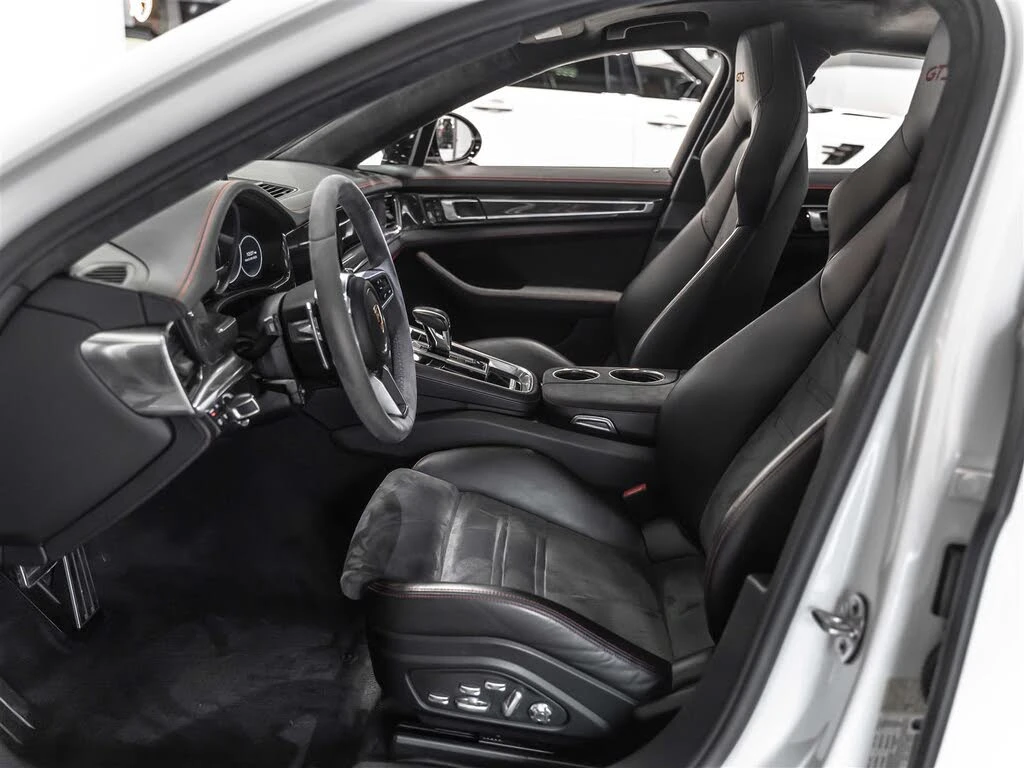 Porsche Panamera GTS* AWD* АвтоКредит* (ЦЕНА ДО БГ) - изображение 6