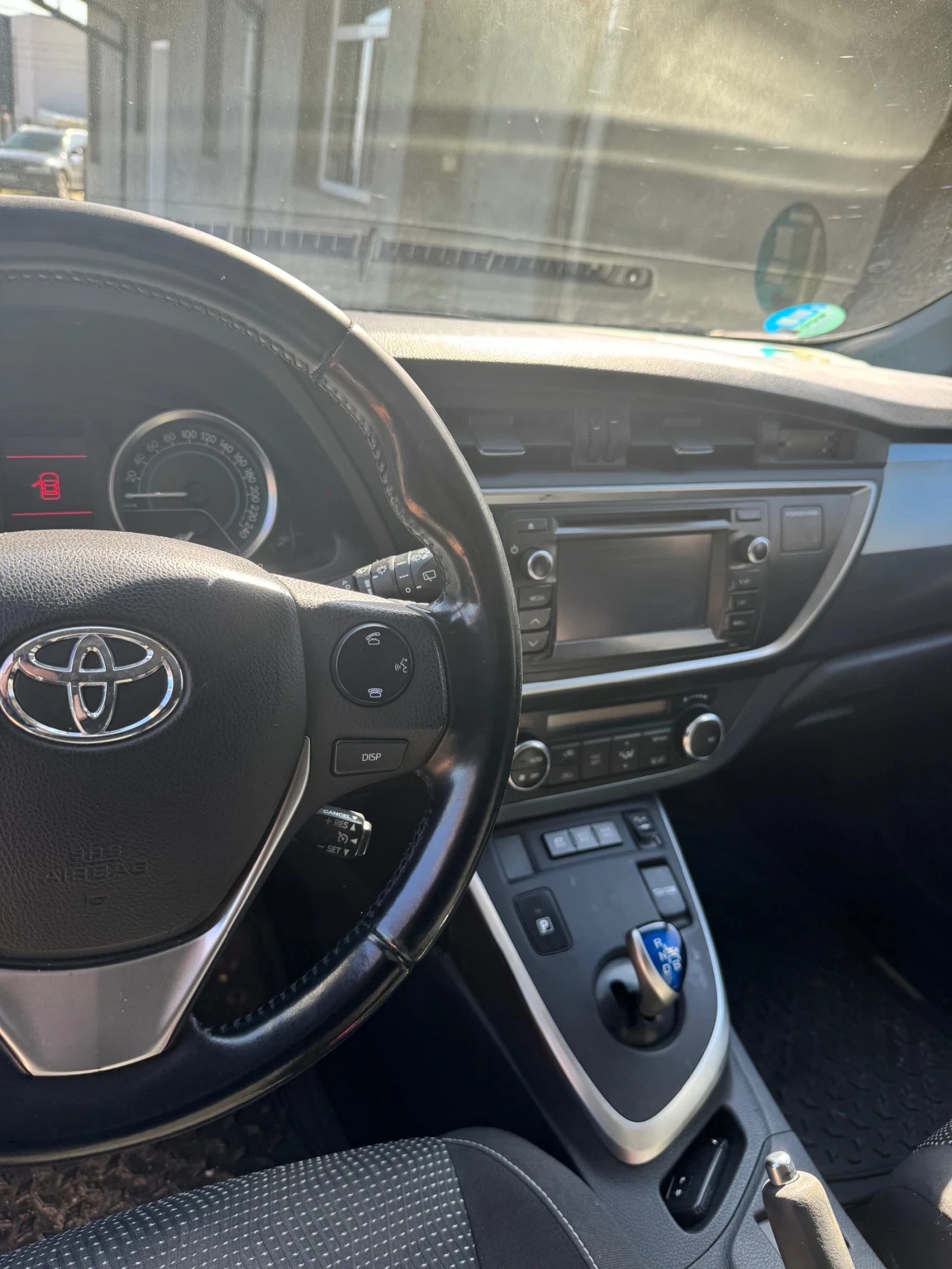 Toyota Auris, снимка 5 - Автомобили и джипове - 54160907