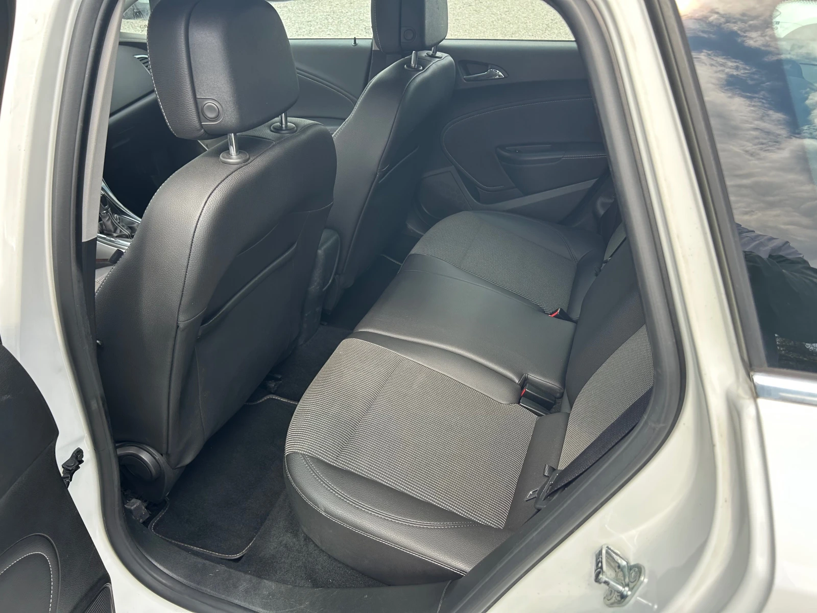 Opel Astra 1, 7CDTI EURO5A, снимка 11 - Автомобили и джипове - 54236197