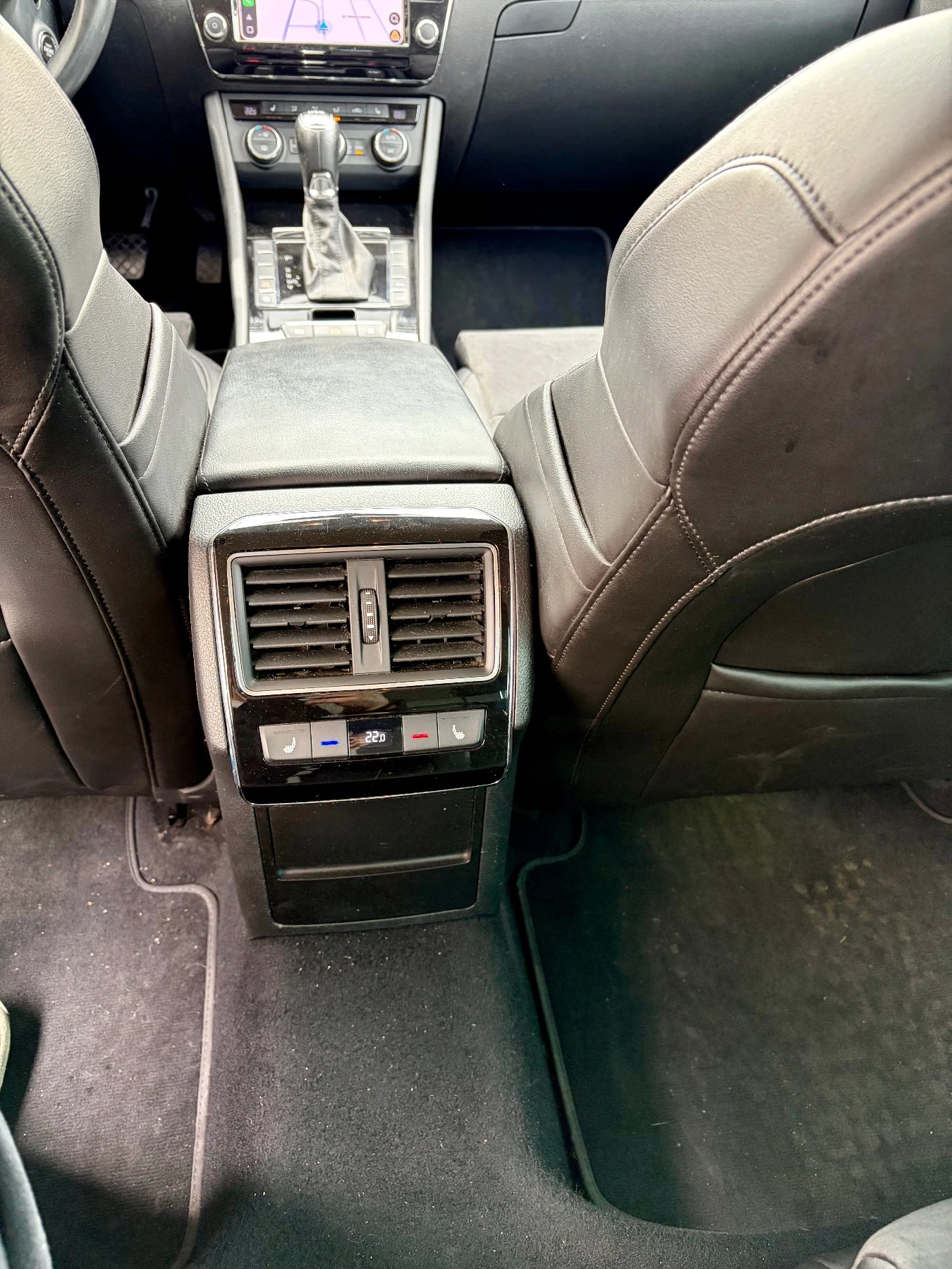 Skoda Superb Laurin & Klement 2.0 TDI 150 кс, снимка 14 - Автомобили и джипове - 54478369