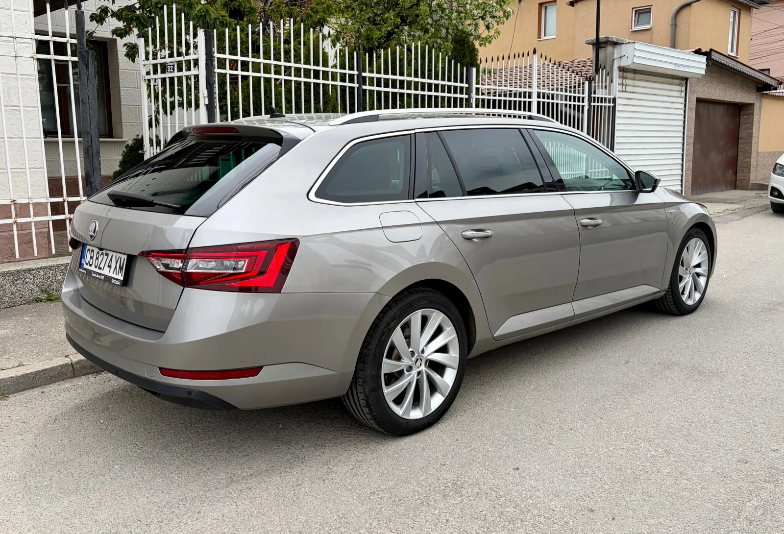 Skoda Superb Laurin & Klement 2.0 TDI 150 кс, снимка 4 - Автомобили и джипове - 54478369
