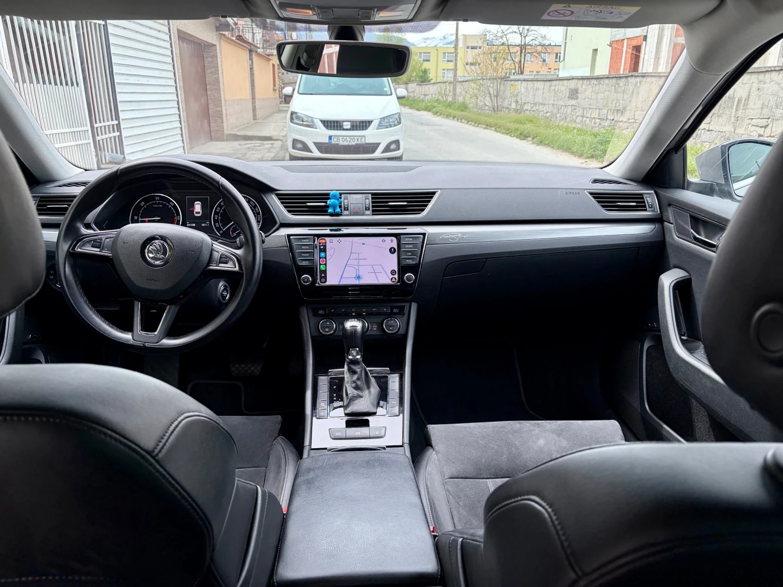 Skoda Superb Laurin & Klement 2.0 TDI 150 кс, снимка 7 - Автомобили и джипове - 54478369