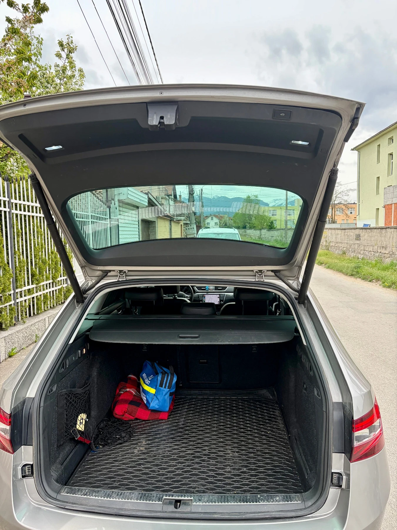 Skoda Superb Laurin & Klement 2.0 TDI 150 кс, снимка 13 - Автомобили и джипове - 54478369