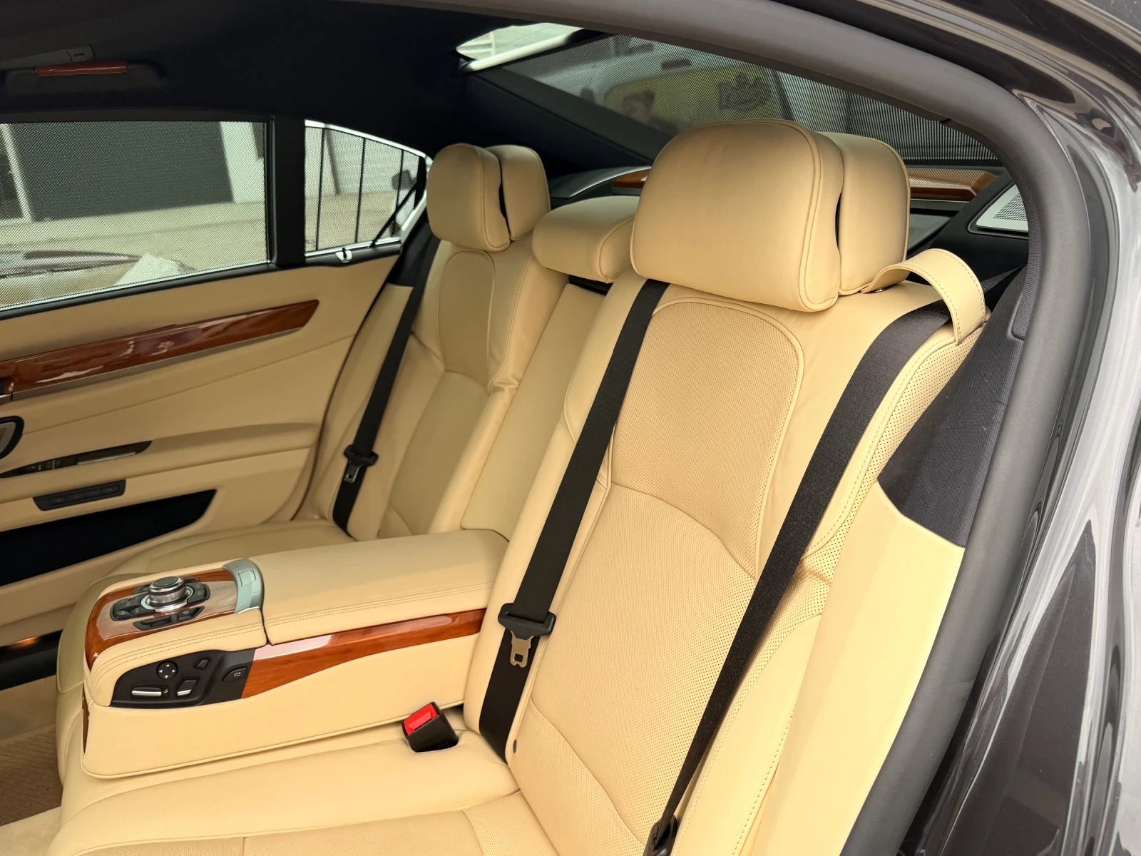 BMW 750 Ld xDrive Individual , снимка 11 - Автомобили и джипове - 54631869
