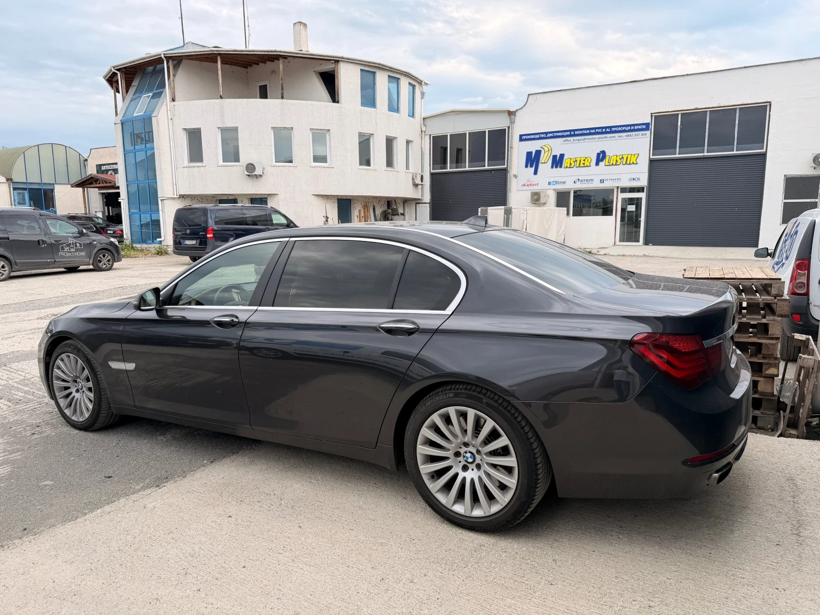 BMW 750 Ld xDrive Individual , снимка 14 - Автомобили и джипове - 54631869