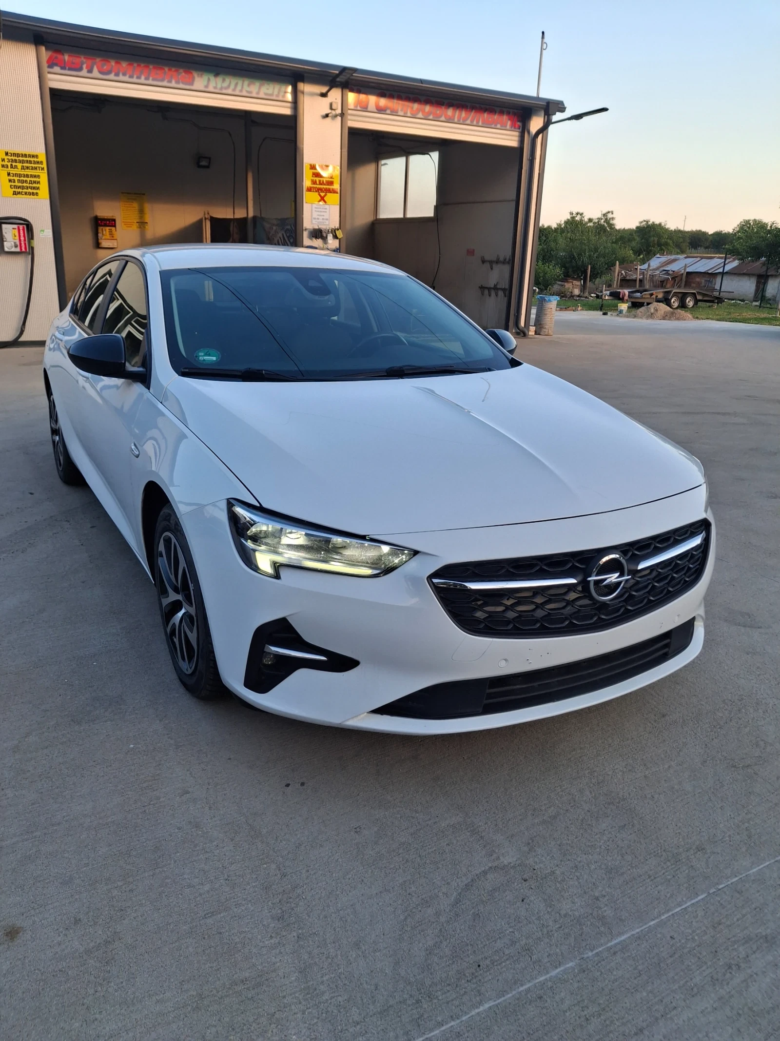Opel Insignia Grand Sport 1.5D 122 к.с, снимка 3 - Автомобили и джипове - 55053818
