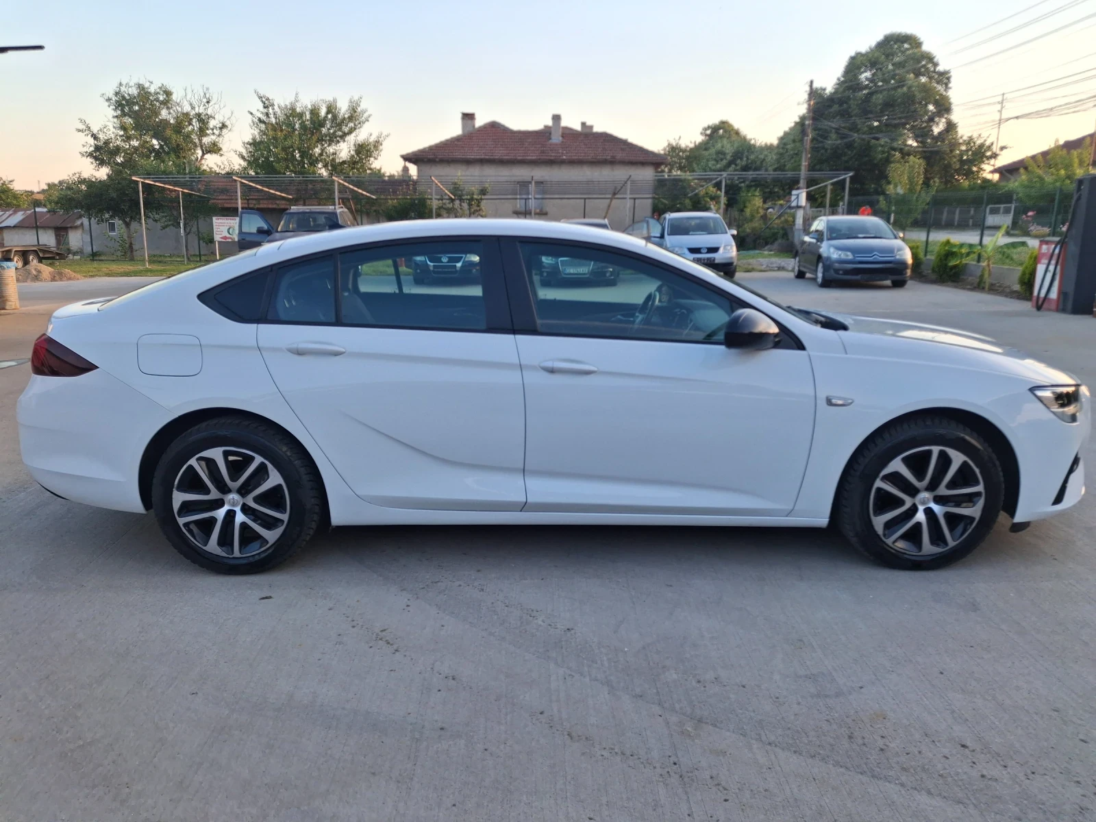 Opel Insignia Grand Sport 1.5D 122 к.с, снимка 9 - Автомобили и джипове - 55053818
