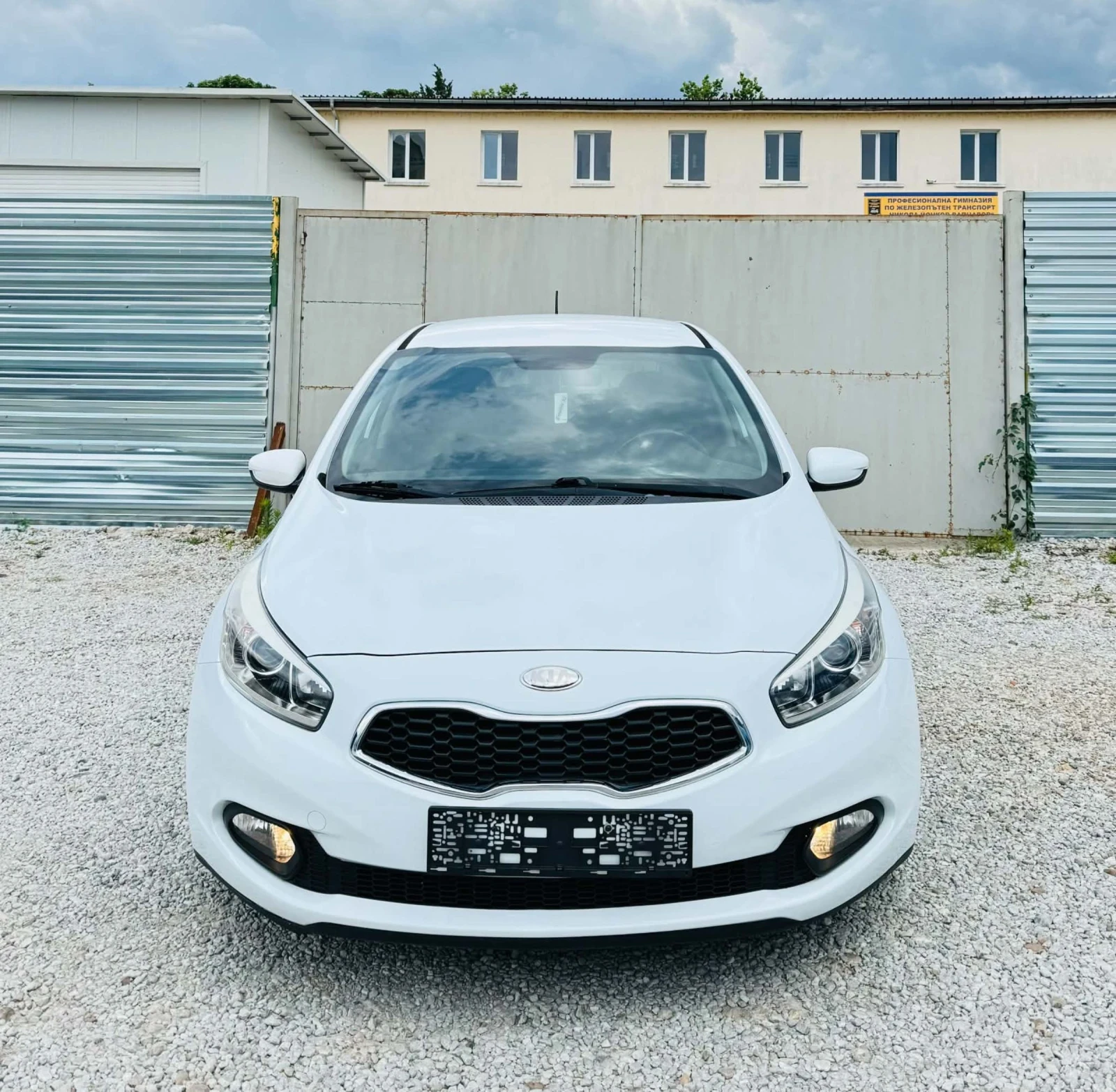Kia Ceed ГАЗ* CARPLAY , снимка 2 - Автомобили и джипове - 55212432