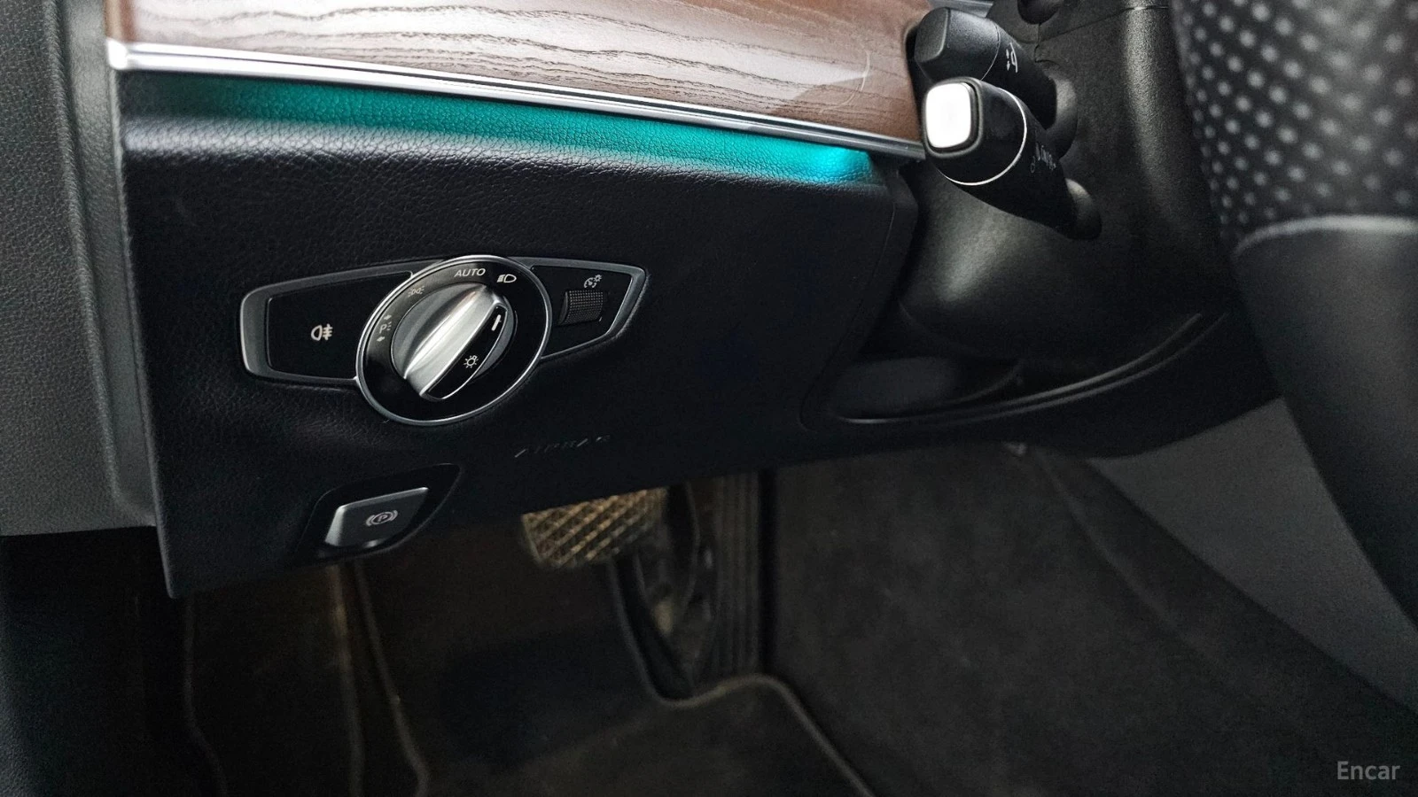 Mercedes-Benz E 220 * ПАНО* KEYLESS* Camera* ПОДГРЕВ* , снимка 15 - Автомобили и джипове - 55655210