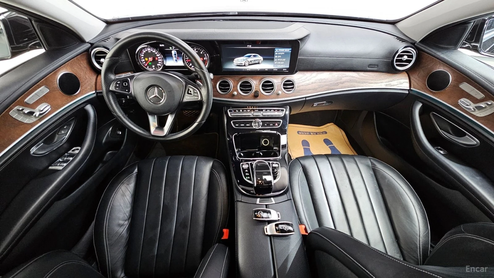 Mercedes-Benz E 220 * ПАНО* KEYLESS* Camera* ПОДГРЕВ* , снимка 5 - Автомобили и джипове - 55655210