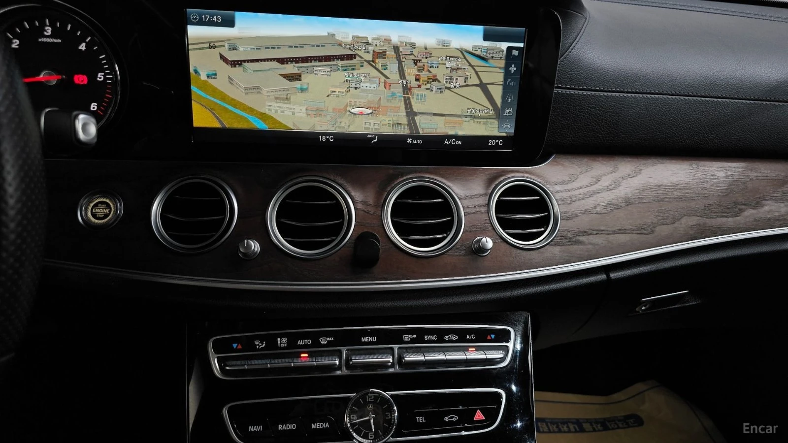 Mercedes-Benz E 220 * ПАНО* KEYLESS* Camera* ПОДГРЕВ* , снимка 11 - Автомобили и джипове - 55655210