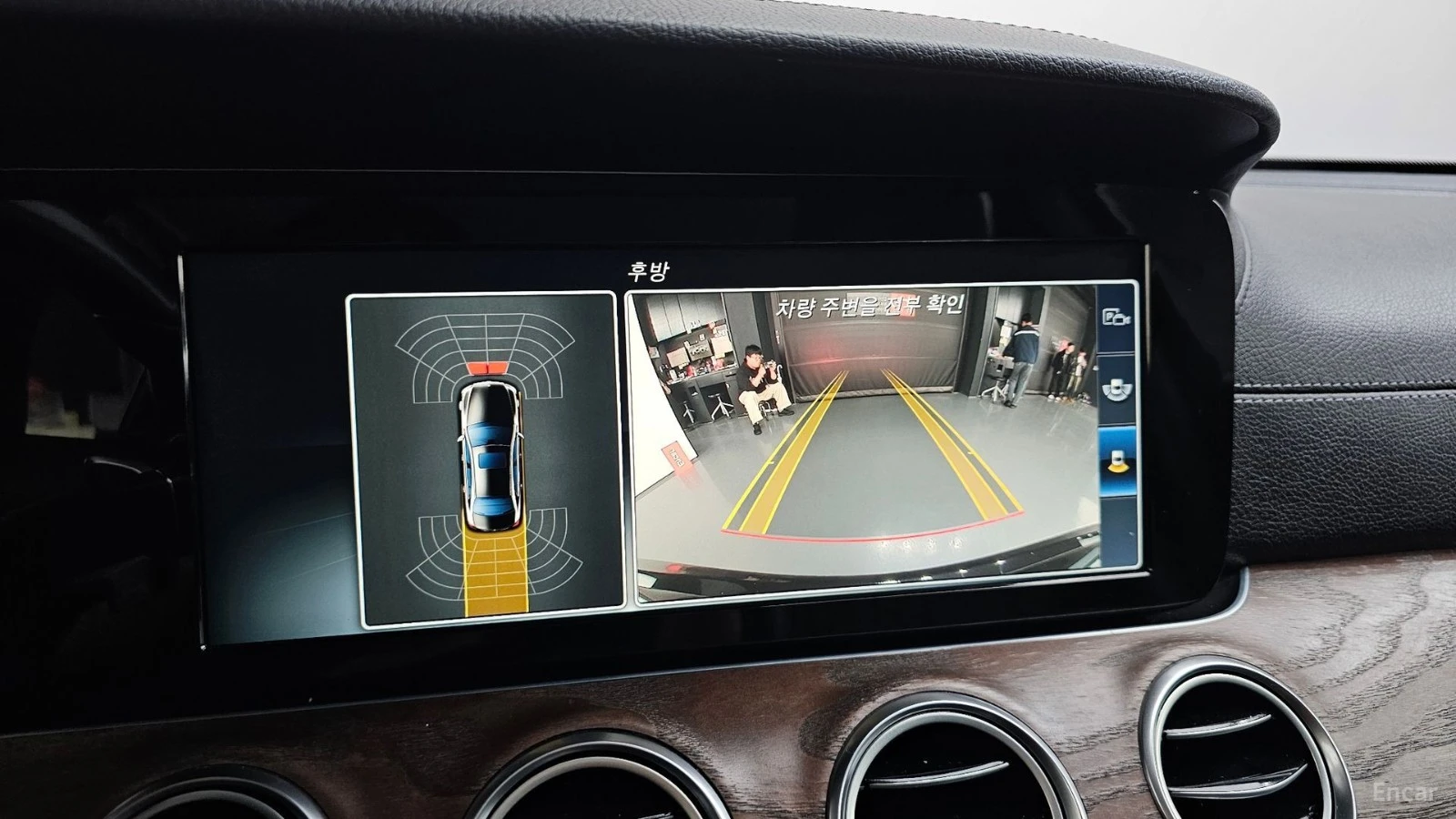 Mercedes-Benz E 220 * ПАНО* KEYLESS* Camera* ПОДГРЕВ* , снимка 12 - Автомобили и джипове - 55655210
