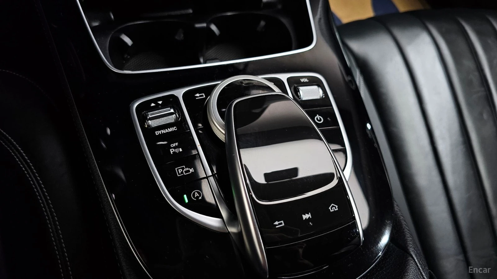 Mercedes-Benz E 220 * ПАНО* KEYLESS* Camera* ПОДГРЕВ* , снимка 14 - Автомобили и джипове - 55655210