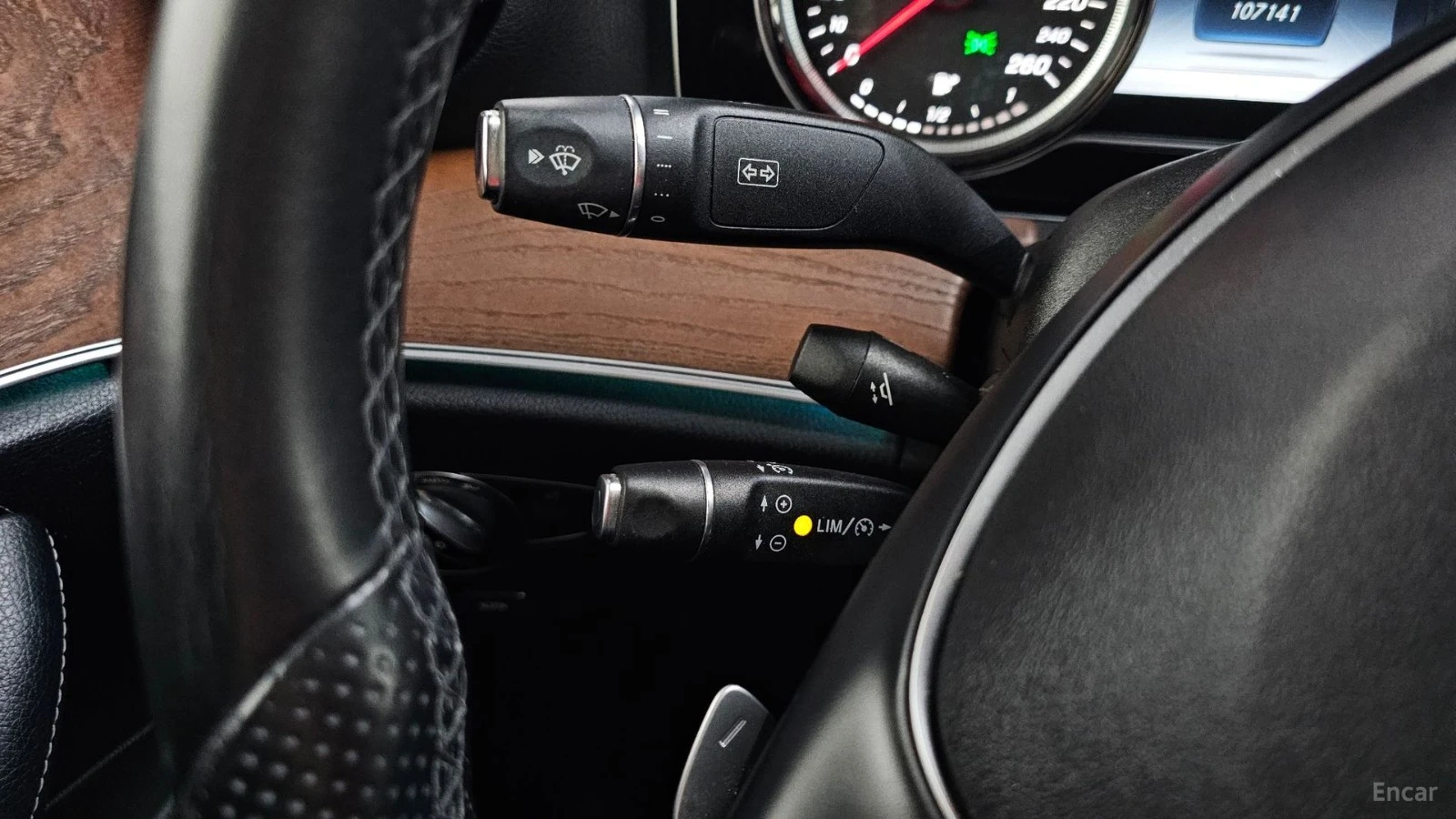 Mercedes-Benz E 220 * ПАНО* KEYLESS* Camera* ПОДГРЕВ* , снимка 13 - Автомобили и джипове - 55655210