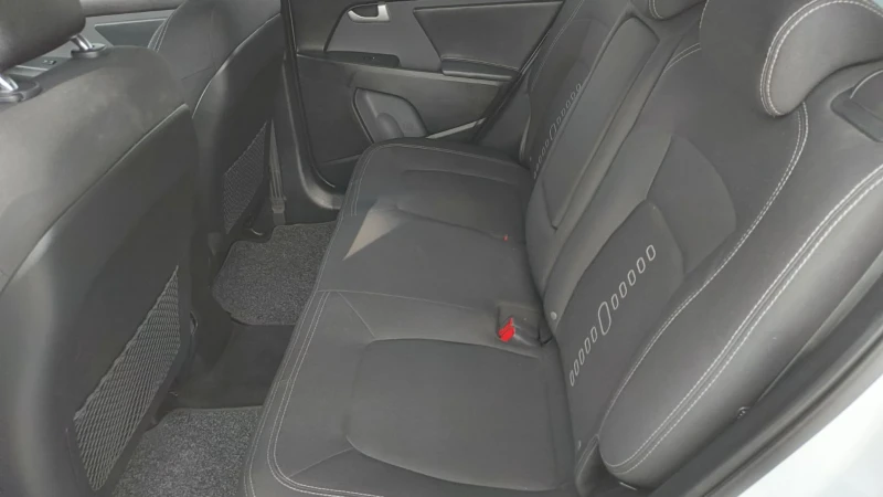 Kia Sportage 1, 6 ГАЗ/БЕНЗИН, снимка 3 - Автомобили и джипове - 51625678