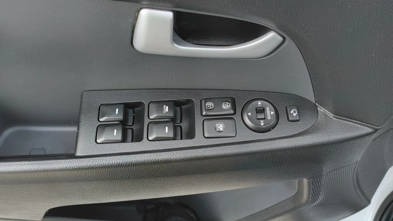 Kia Sportage 1, 6 ГАЗ/БЕНЗИН, снимка 10 - Автомобили и джипове - 51625678