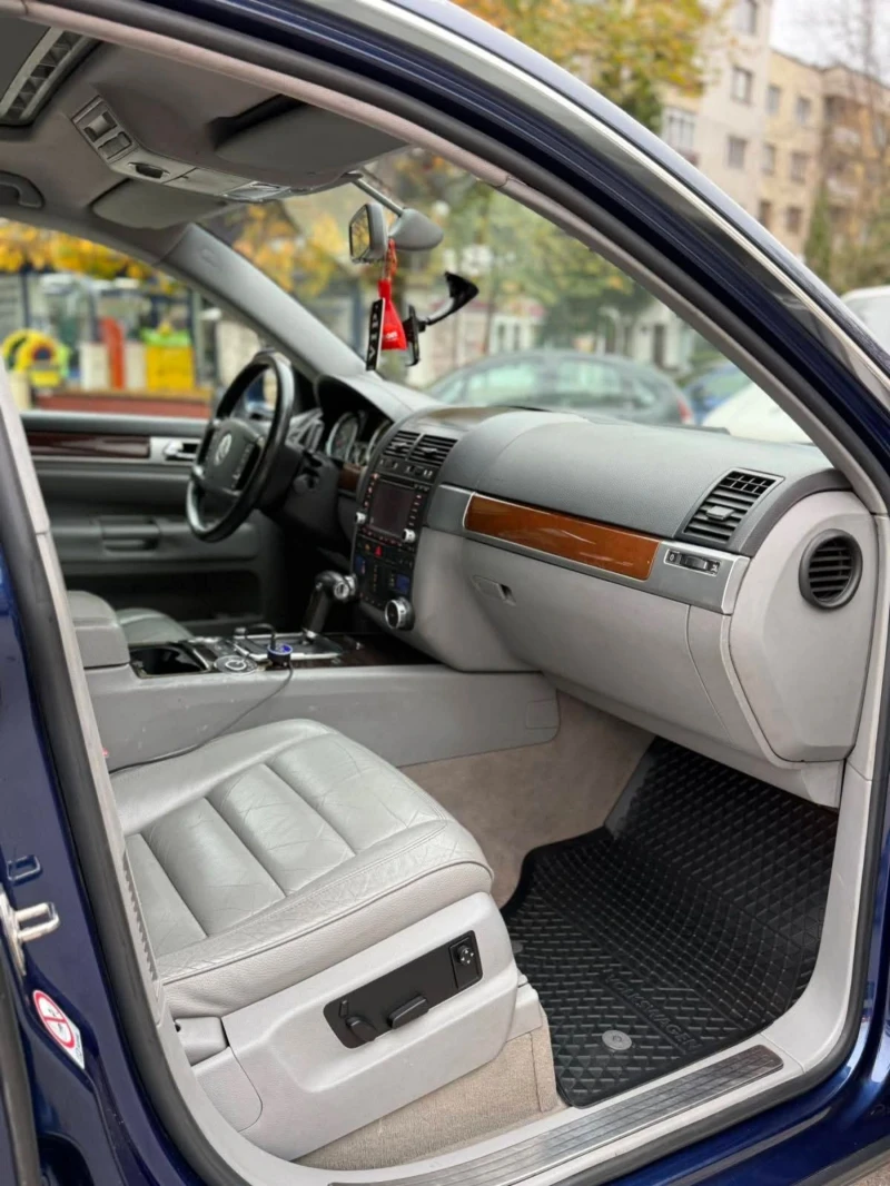 VW Touareg 4.2 с Газ, снимка 12 - Автомобили и джипове - 53066531