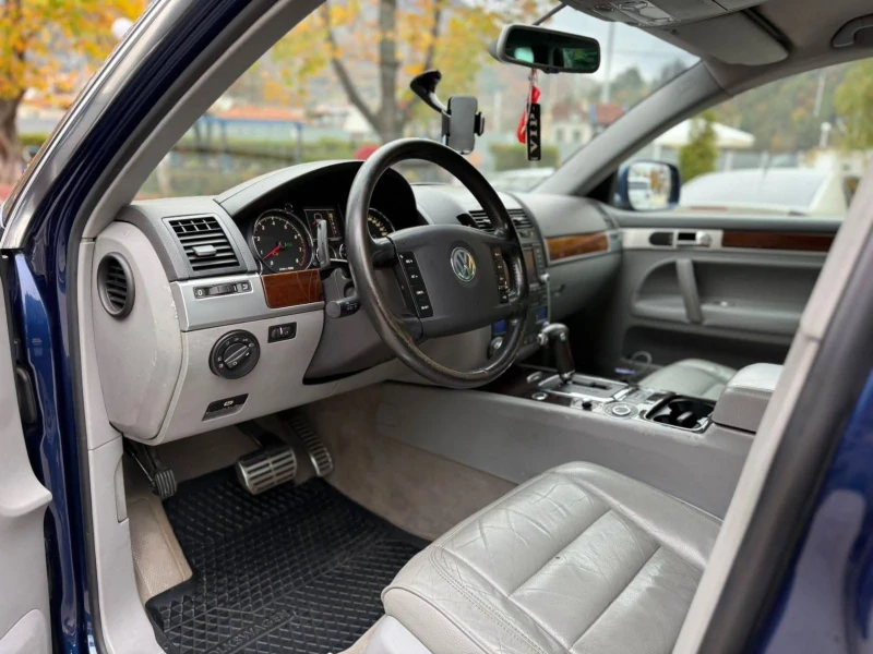 VW Touareg 4.2 с Газ, снимка 7 - Автомобили и джипове - 53066531