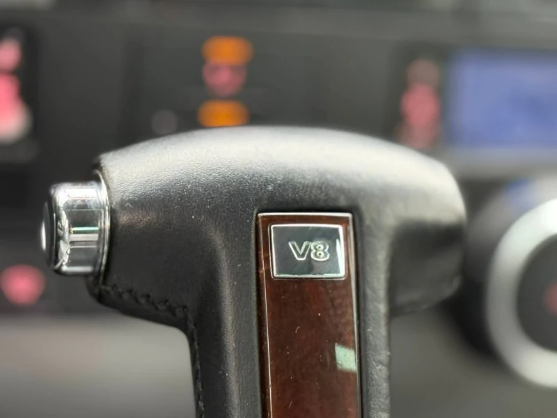 VW Touareg 4.2 с Газ, снимка 11 - Автомобили и джипове - 53066531