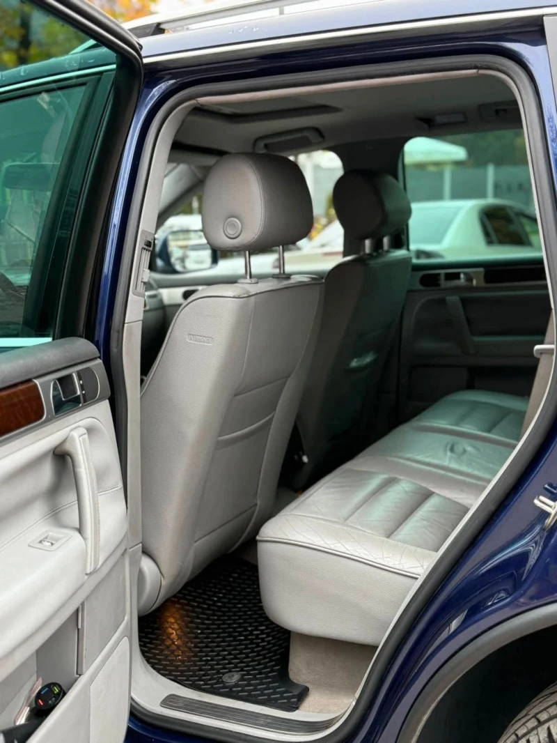 VW Touareg 4.2 с Газ, снимка 10 - Автомобили и джипове - 53066531