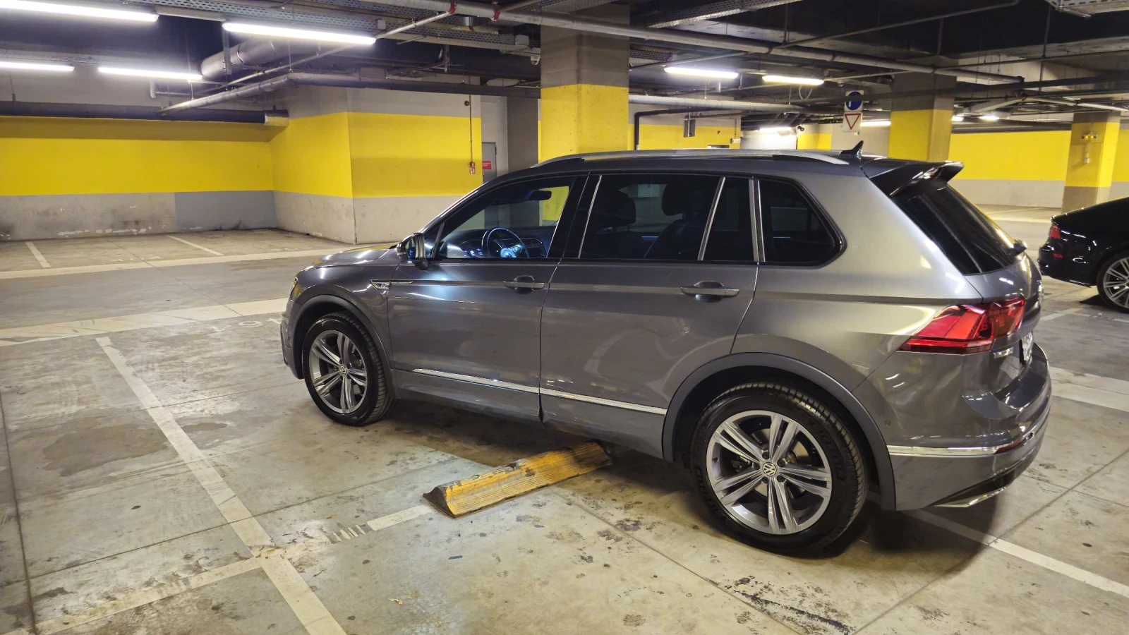 VW Tiguan R Line 4Motion  , история от нова в Порше БГ - изображение 5