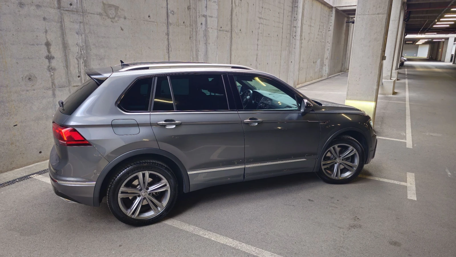 VW Tiguan R Line 4Motion  , история от нова в Порше БГ - изображение 9
