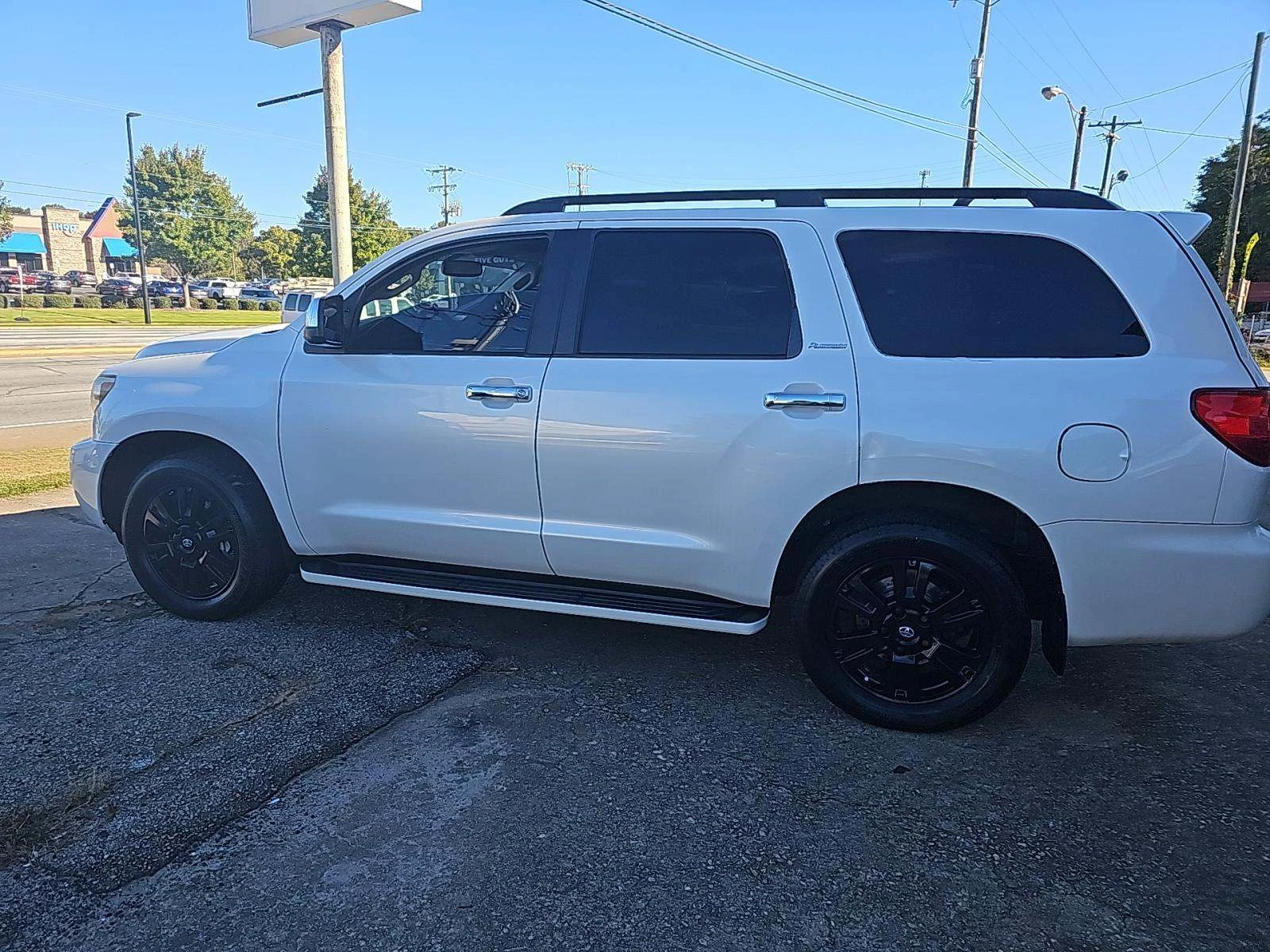 Toyota Sequoia PLATINUM* 4X4* ОБДУХВАНЕ* ПОДГРЕВИ* JBL* ШИБИДАХ   - изображение 2