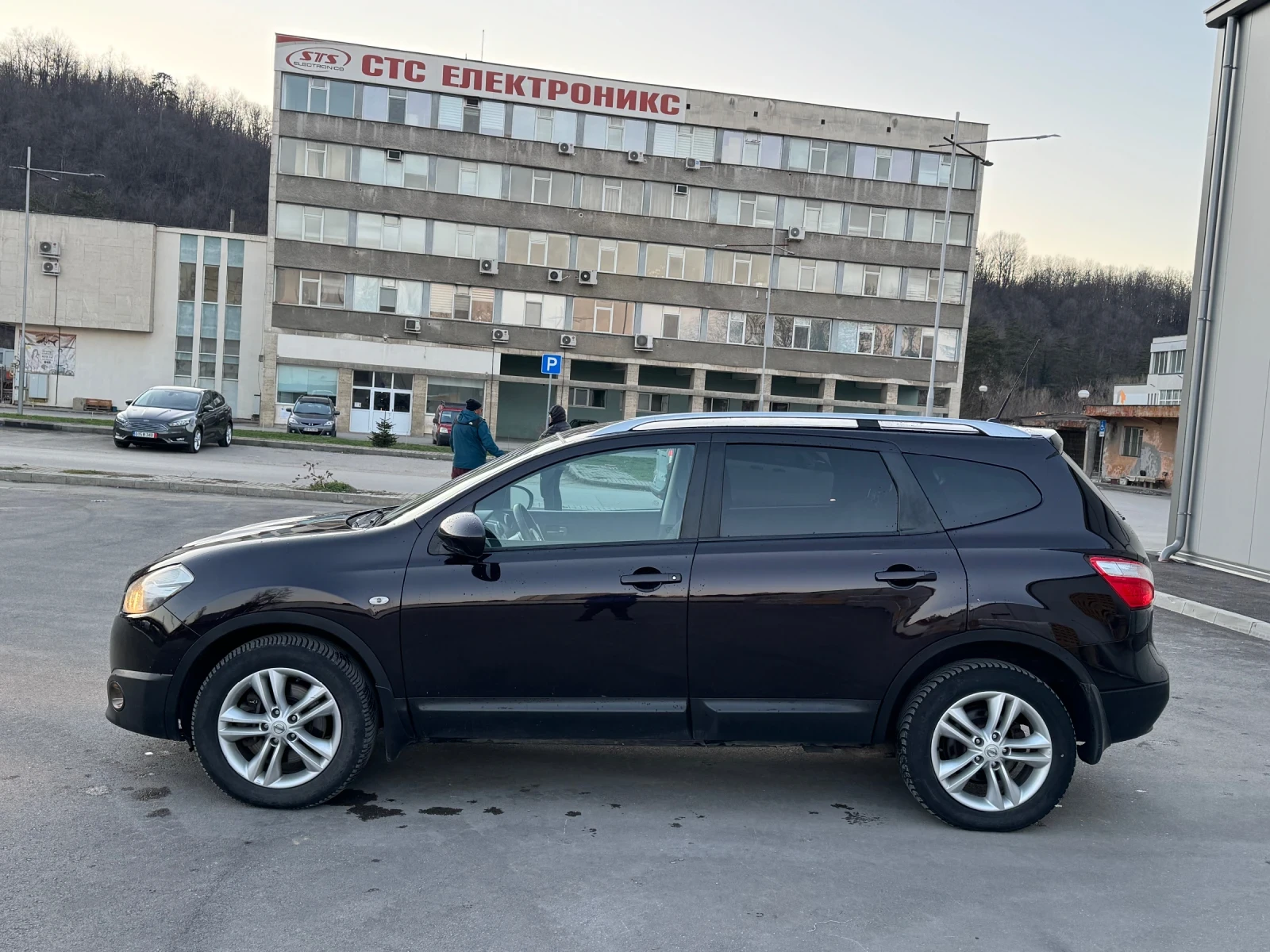 Nissan Qashqai + 2 2.0dci 150k.c. 4x4 * Автомат * Панорама, снимка 2 - Автомобили и джипове - 53721621