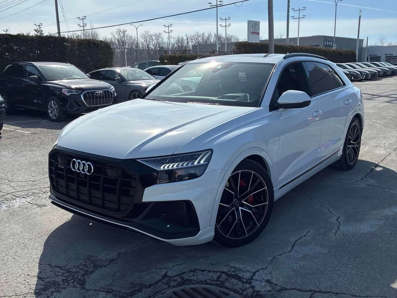 Audi SQ8 * CARFAX * ДИСТРОНИК* ОБДУХВАНЕ* 