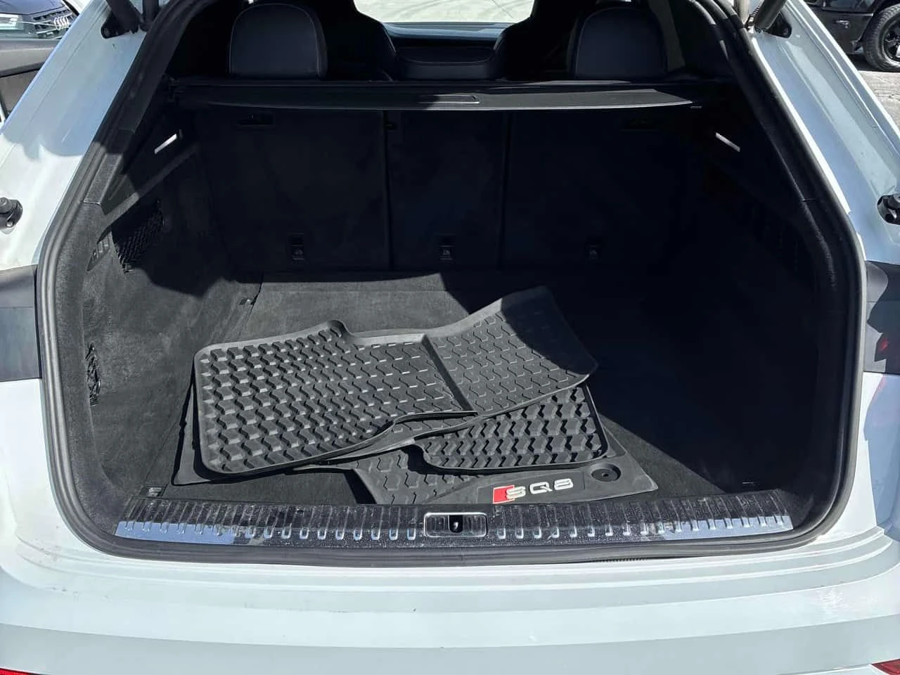 Audi SQ8 * CARFAX * ДИСТРОНИК* ОБДУХВАНЕ* , снимка 14 - Автомобили и джипове - 53741365