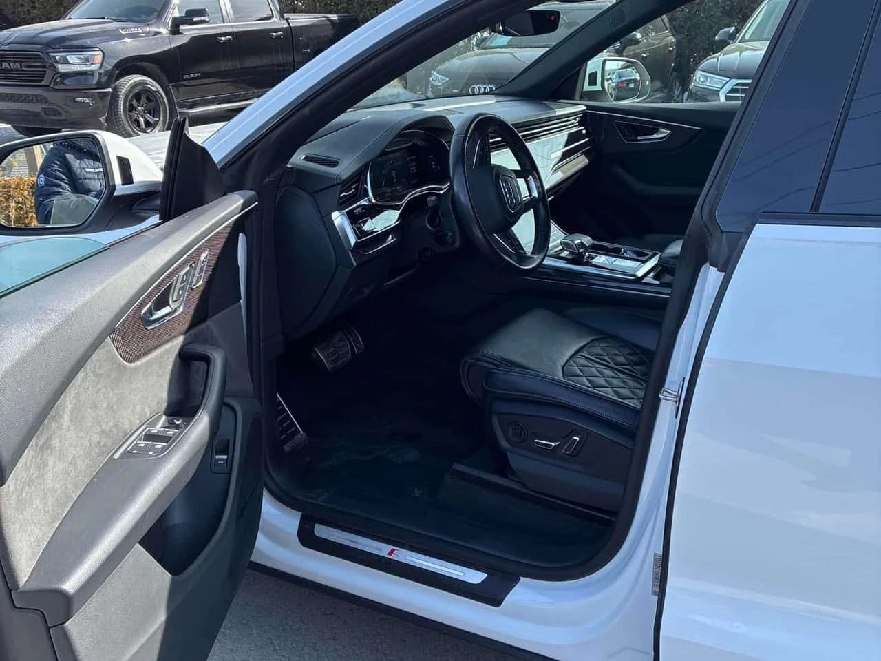 Audi SQ8 * CARFAX * ДИСТРОНИК* ОБДУХВАНЕ*  - изображение 5