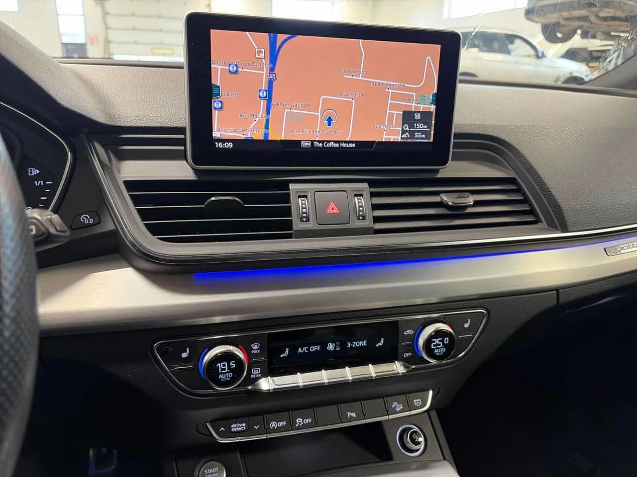 Audi Q5 Technik | KEYLESS | ПОДГРЕВИ | CARFAX, снимка 9 - Автомобили и джипове - 53928504