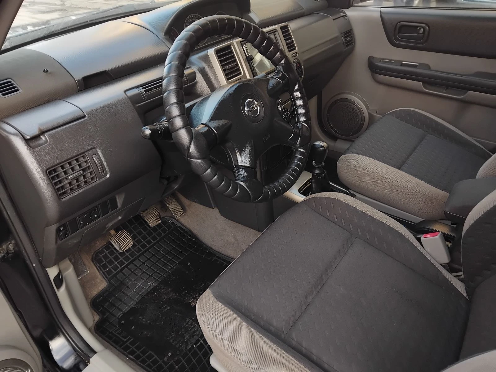 Nissan X-trail 2.2 DCI 6скорости Топ, снимка 13 - Автомобили и джипове - 53977085